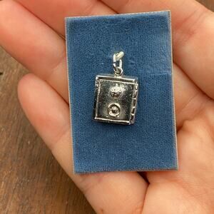 Vintage 925 Sterling Silver Bank Safe Money Locked 2D Pendant Bracelet Charm
